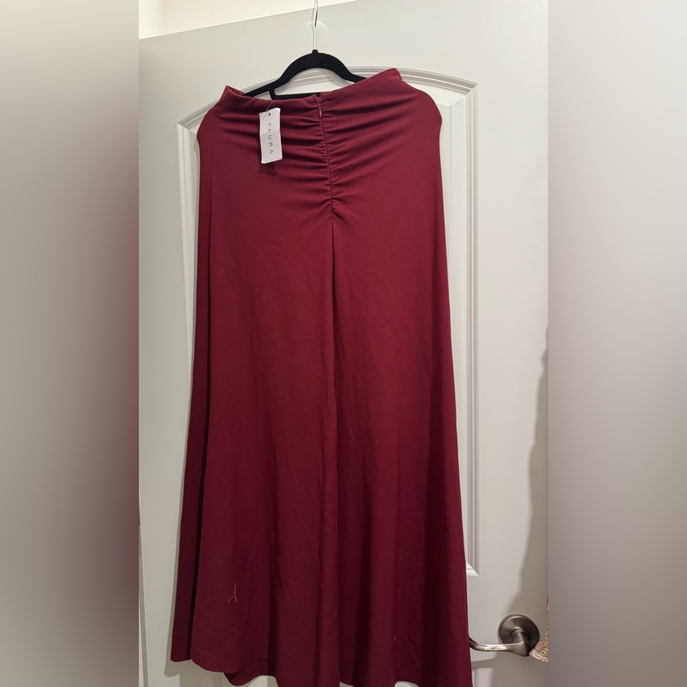 Chic Bordeaux Maxi Skirt - Picture 3 of 4